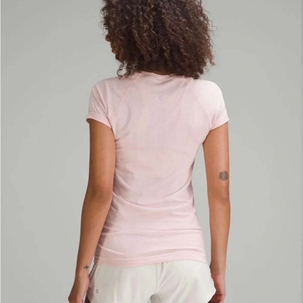 Lululemon Swiftly Tech Short-Sleeve Shirt 2.0. Strawberry Milkshake. Size 12 - Picture 2 of 7